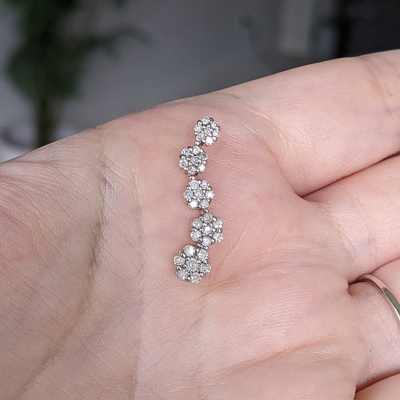 10K solid gold diamond five flower cluster pendant - Picture 5 of 11